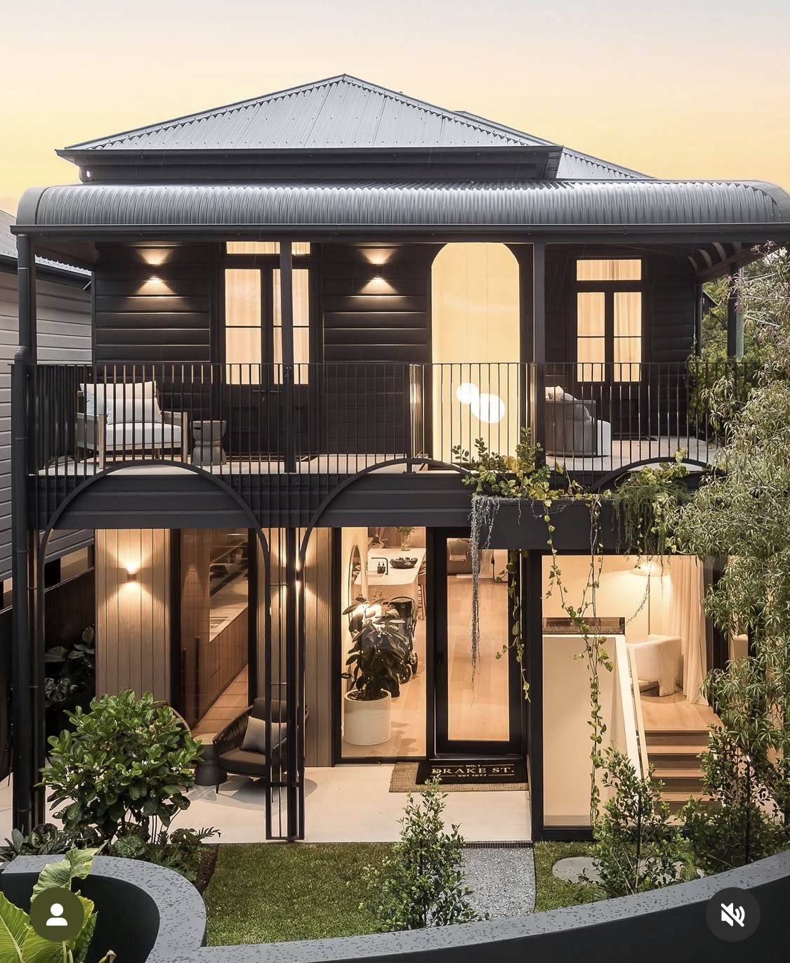 Brisbane luxury home painted by DeluxeFX