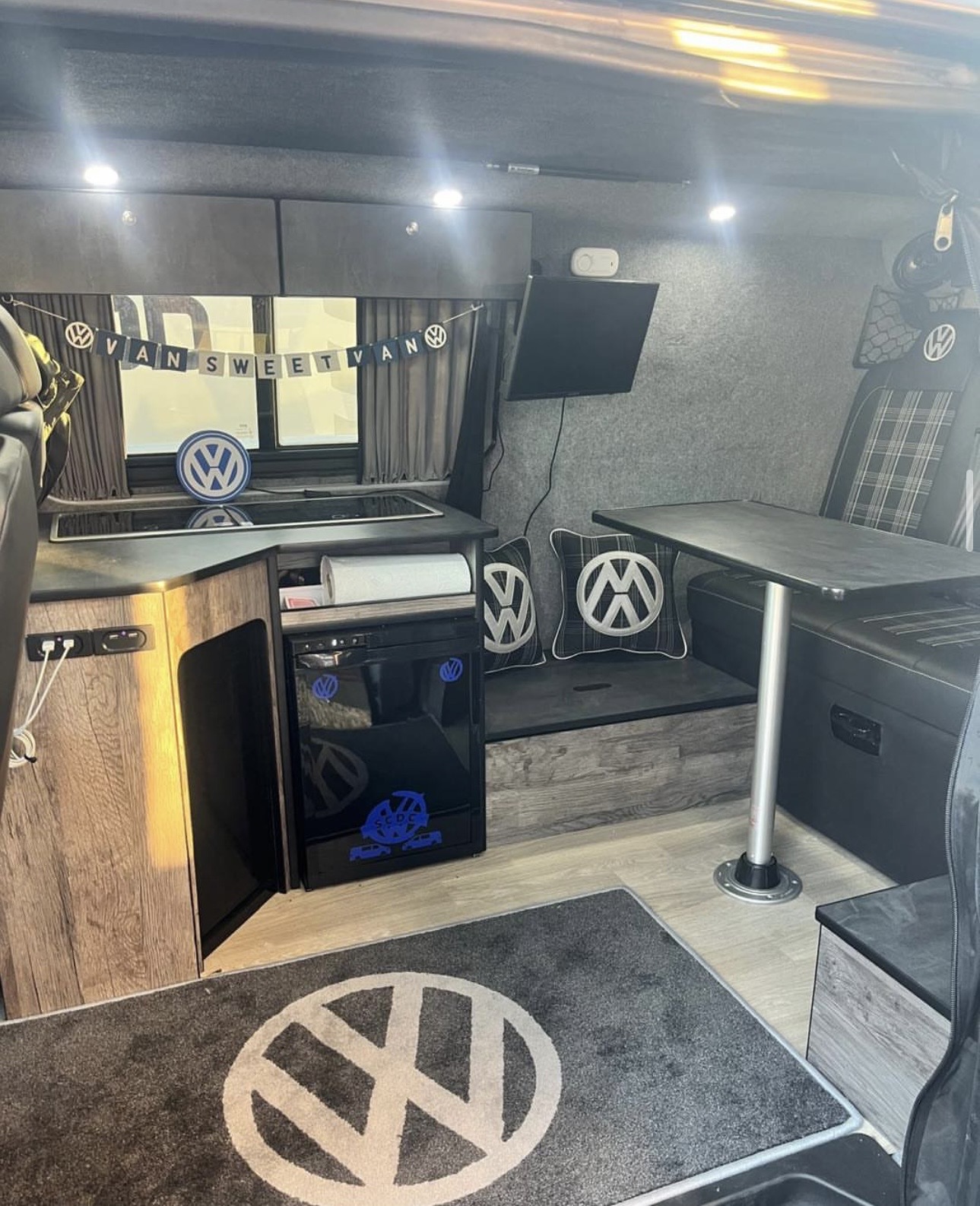 Kitchen with Hob & Sink