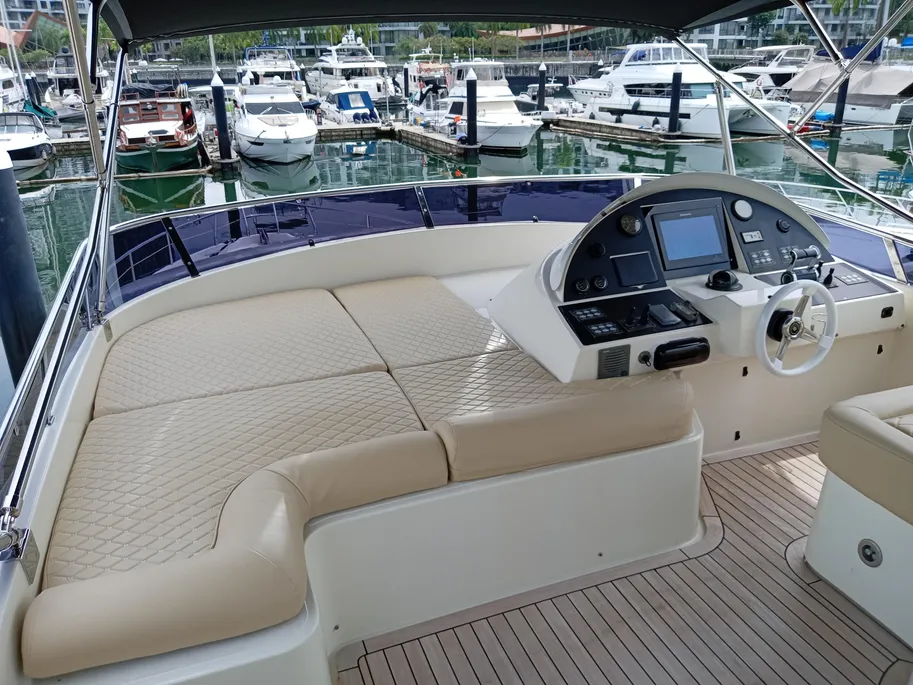 Aicon 64 — flybridge at dock