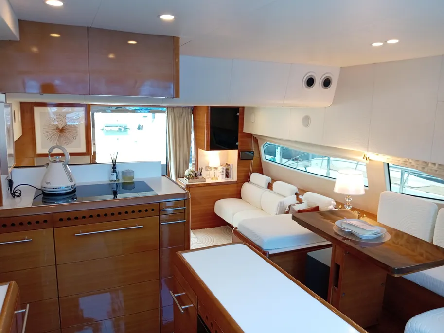 Kitchen, Dining & Lounge