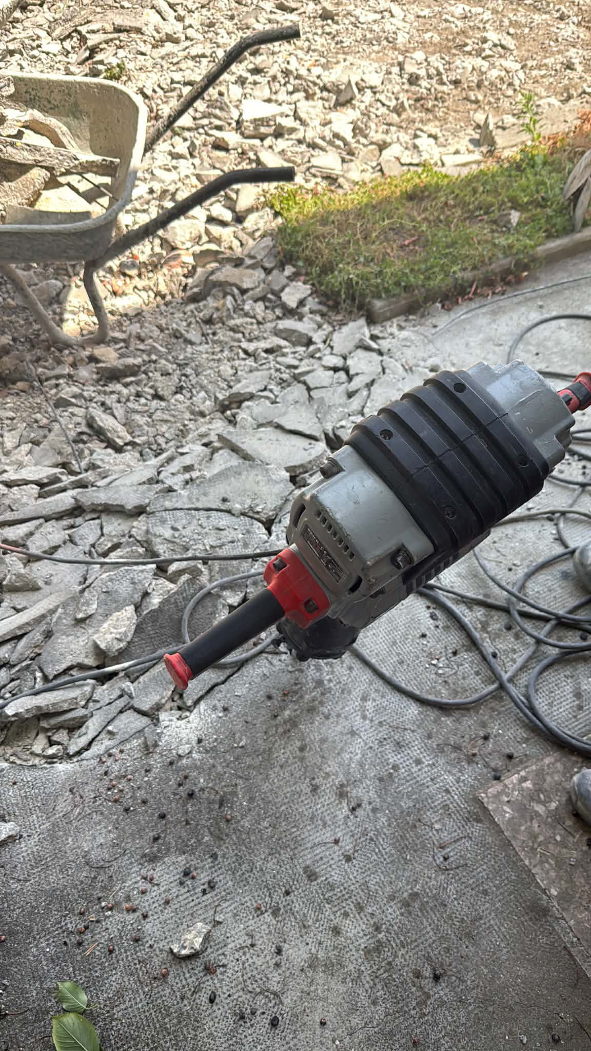 Curte rezidențială beton elicopterizat