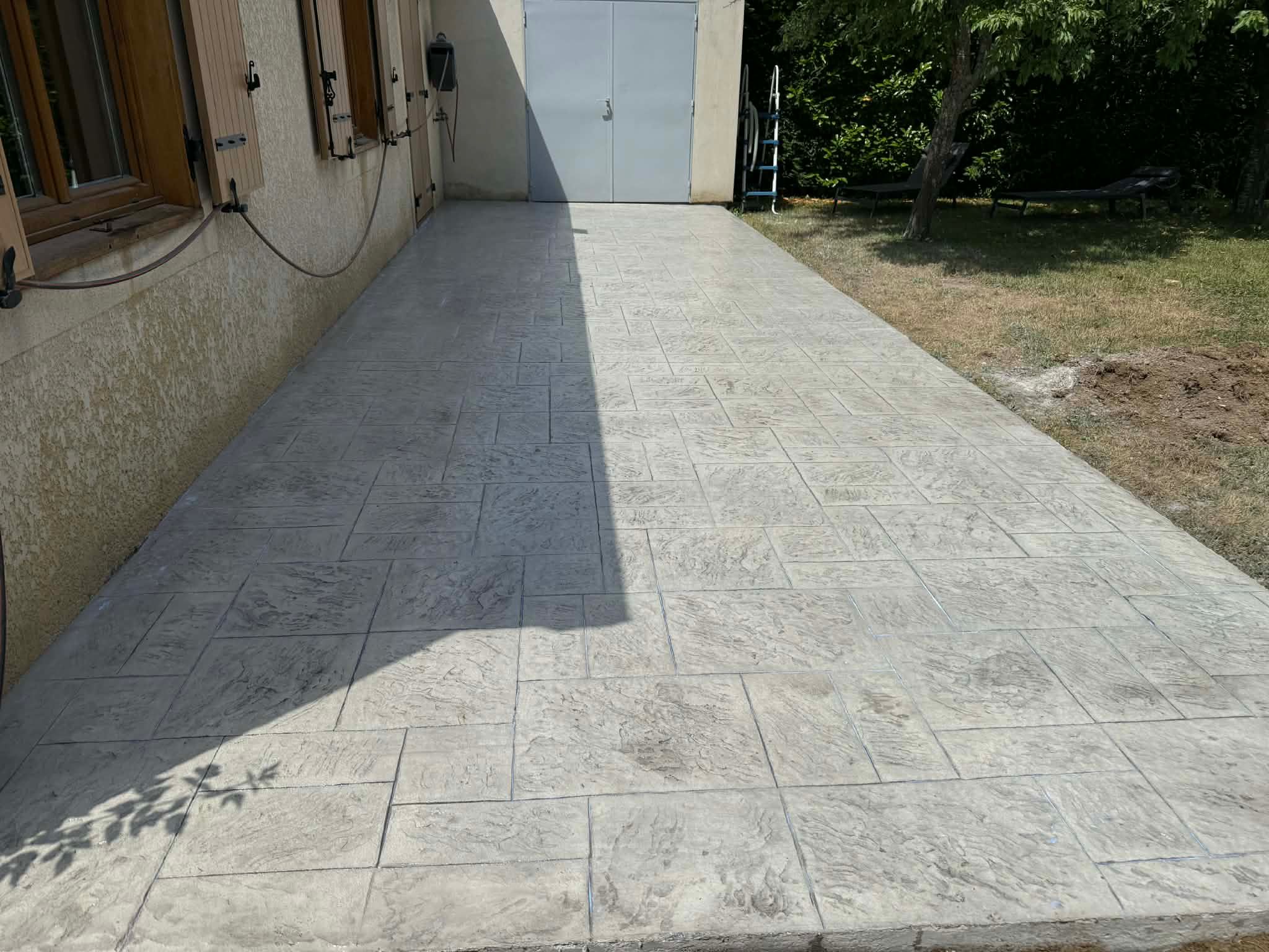 Alee laterală beton amprentat model travertin