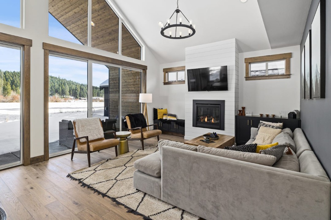Living room with fireplace