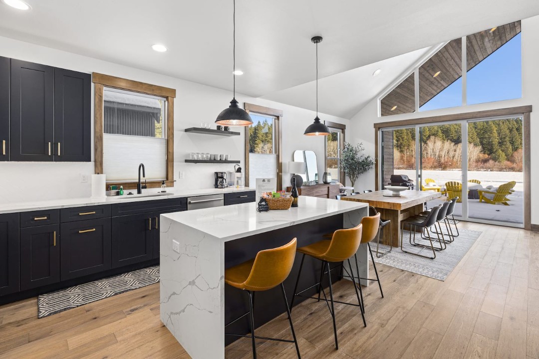 Primary suite bedroom