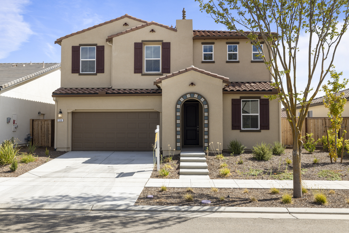 Luxury resort-style pool real estate photography, OneFocus Photography