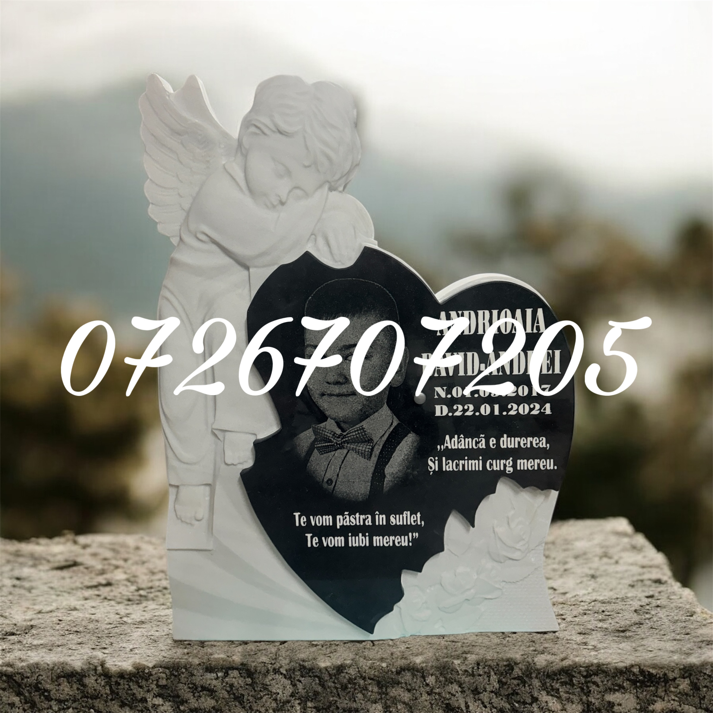 Cruce monumentală din marmură