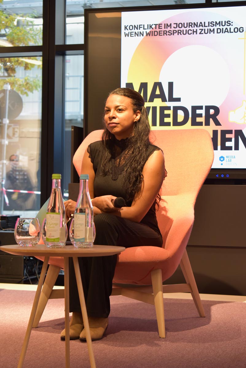 Sabrina Harper als Moderatorin beim BIPoC Media Salon 2024