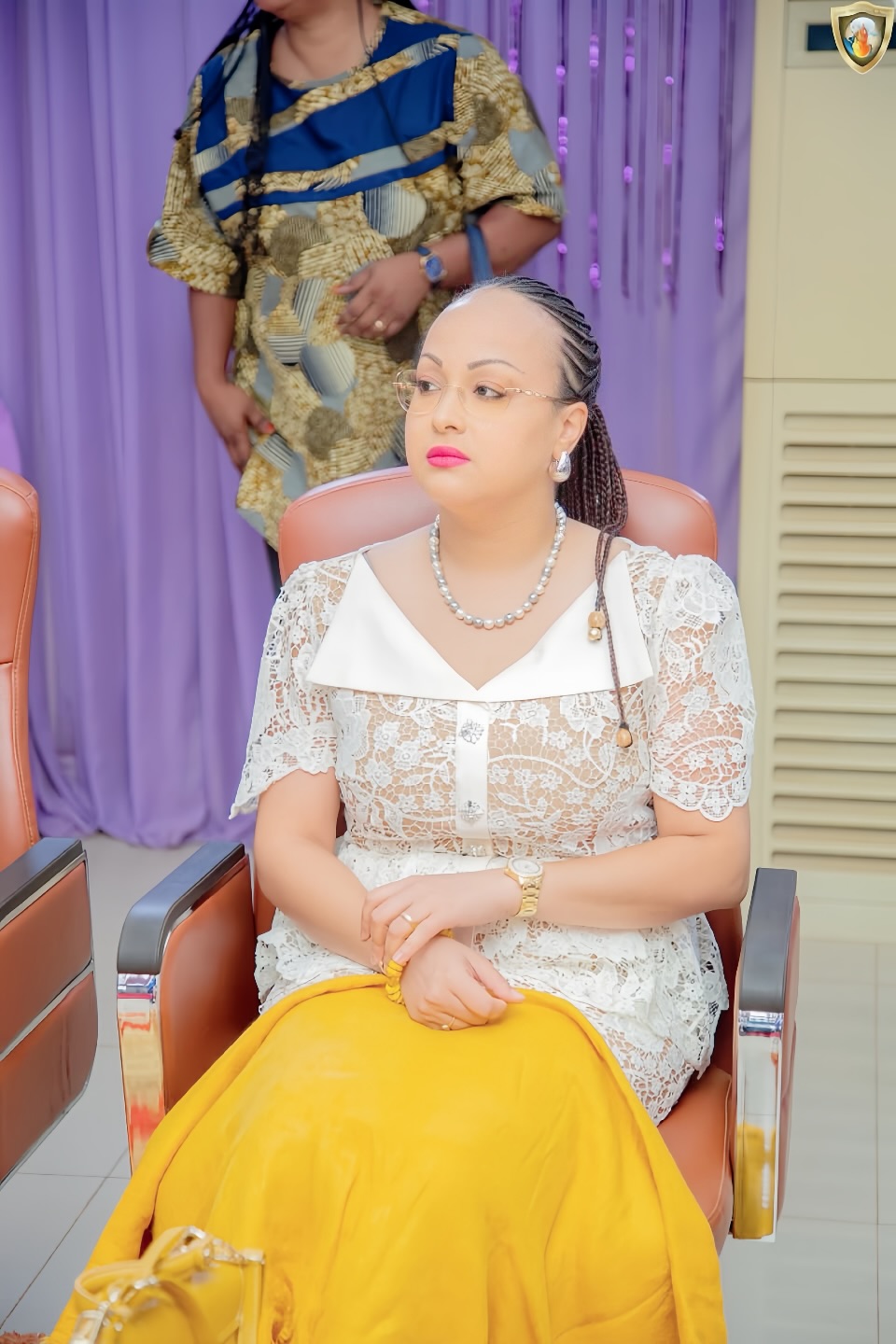 Marina Te lisant la Bible - Centre International de Réveil