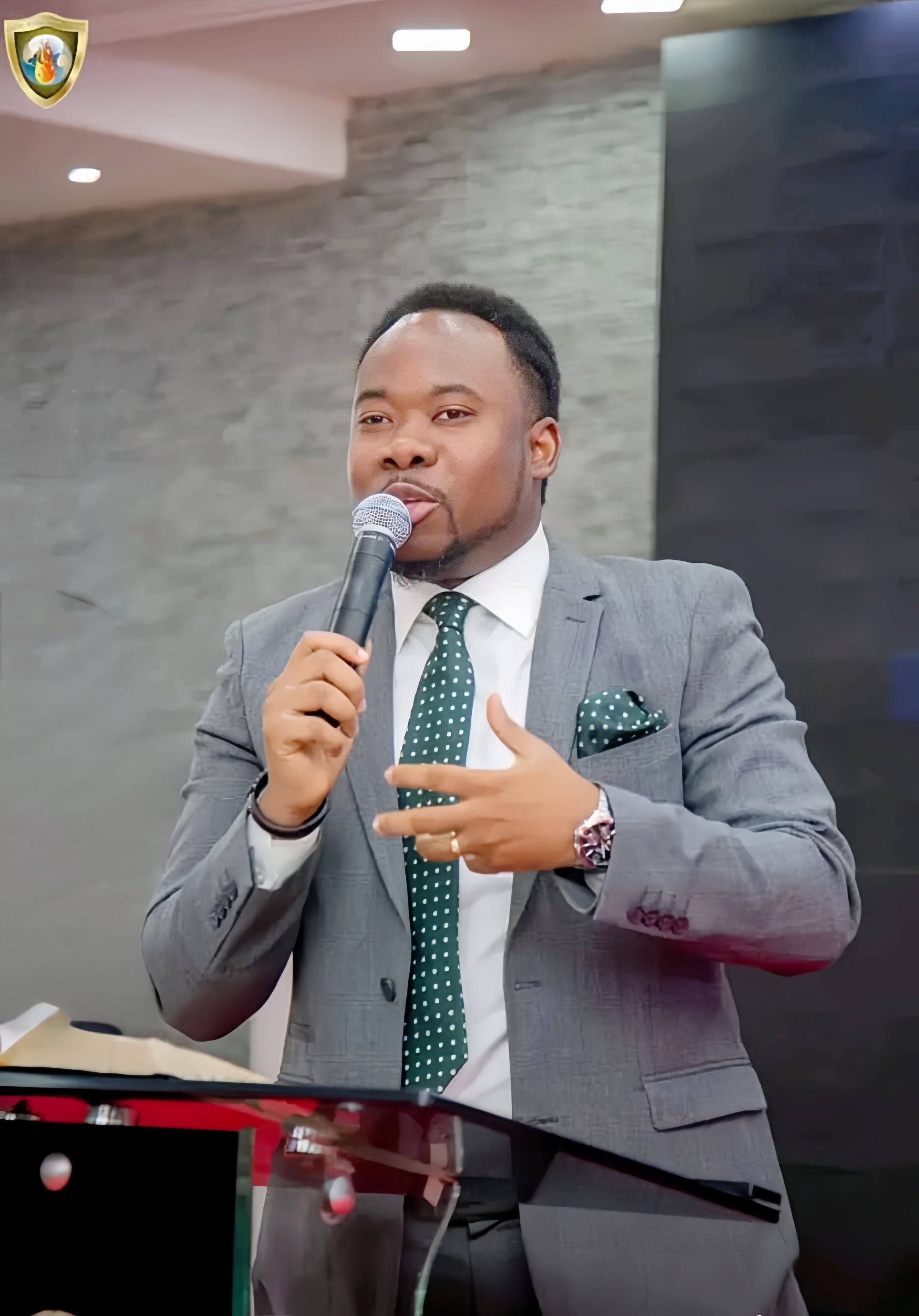 Révérend Michaël Te - Fondateur et Pasteur Principal du Centre International de Réveil à Ouagadougou