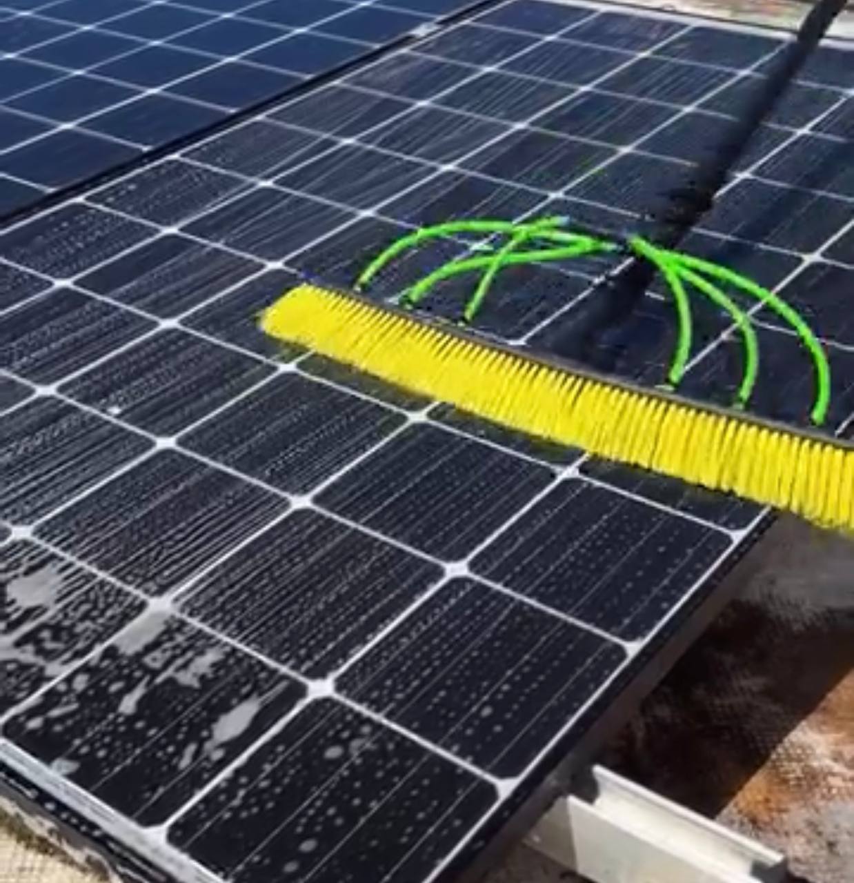 Limpieza de paneles solares